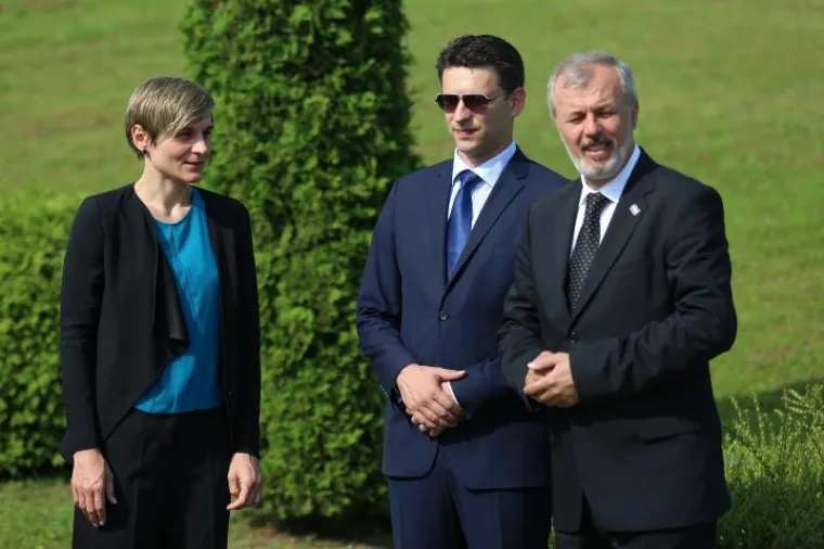 DAN DRŽAVNOSTI: Polaganje vijenaca na Oltaru domovine
