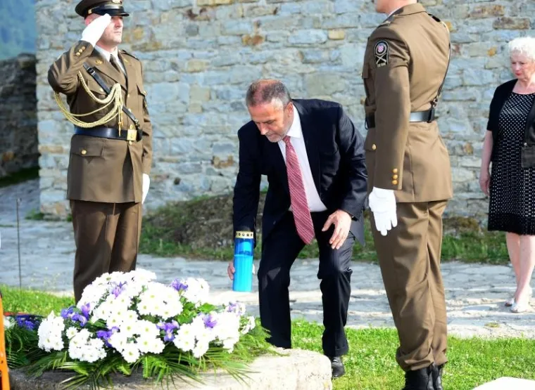 DAN DRŽAVNOSTI: Polaganje vijenaca na Oltaru domovine