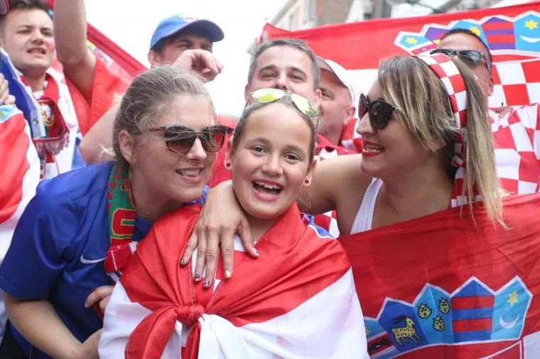 VATRENO LUDILO KAD KRENE, ONDA POČINJE ŠOU: Hrvatska invazija u Lensu