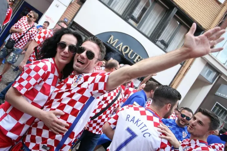 VATRENO LUDILO KAD KRENE, ONDA POČINJE ŠOU: Hrvatska invazija u Lensu