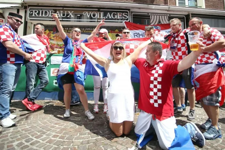 VATRENO LUDILO KAD KRENE, ONDA POČINJE &Scaron;OU: Hrvatska invazija u Lensu