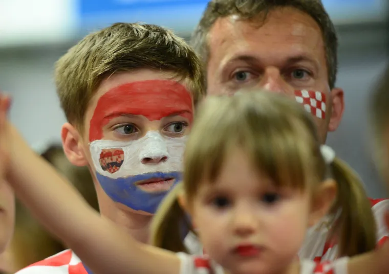 Vjerni navijači u zračnoj luci dočekali hrvatsku nogometnu reprezentaciju