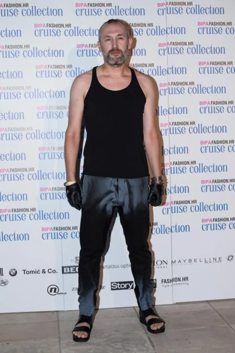 POZNATE DAME POKAZALE NOGE U SEKSI IZDANJIMA: Nikolina, Doris, Petra, Antea, Ecija... Koja vam je bolja?