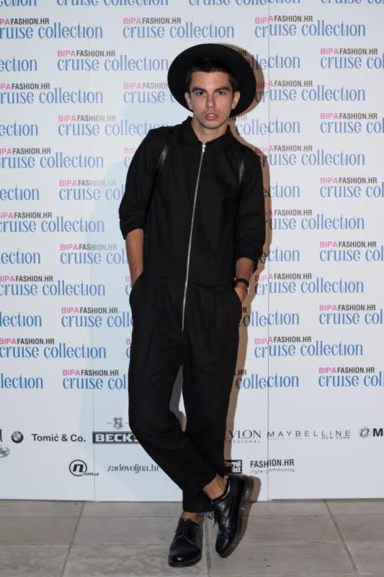 POZNATE DAME POKAZALE NOGE U SEKSI IZDANJIMA: Nikolina, Doris, Petra, Antea, Ecija... Koja vam je bolja?