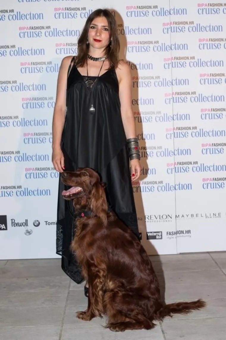 POZNATE DAME POKAZALE NOGE U SEKSI IZDANJIMA: Nikolina, Doris, Petra, Antea, Ecija... Koja vam je bolja?