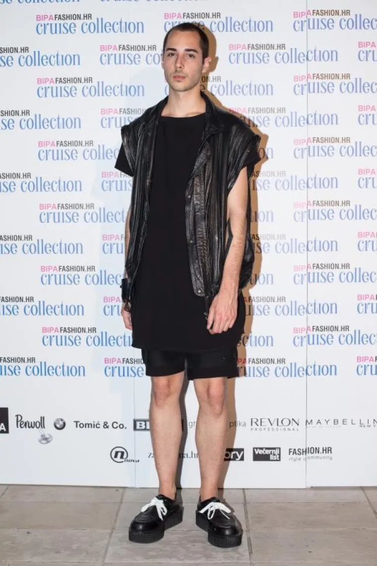 POZNATE DAME POKAZALE NOGE U SEKSI IZDANJIMA: Nikolina, Doris, Petra, Antea, Ecija... Koja vam je bolja?