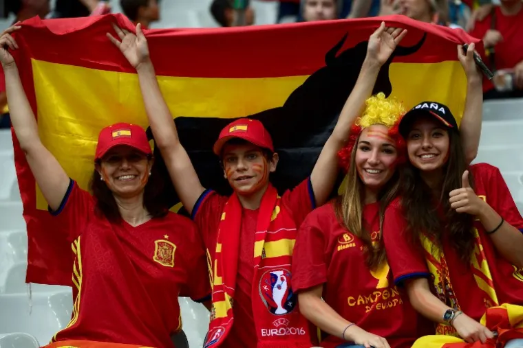 KOJE SU ZGODNIJE, &Scaron;PANJOLKE ILI TALIJANKE: Ljepotice okupirale Stade de France