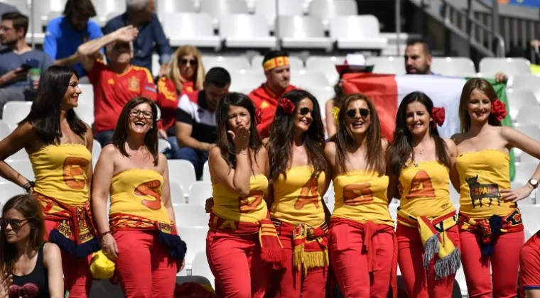 KOJE SU ZGODNIJE, &Scaron;PANJOLKE ILI TALIJANKE: Ljepotice okupirale Stade de France