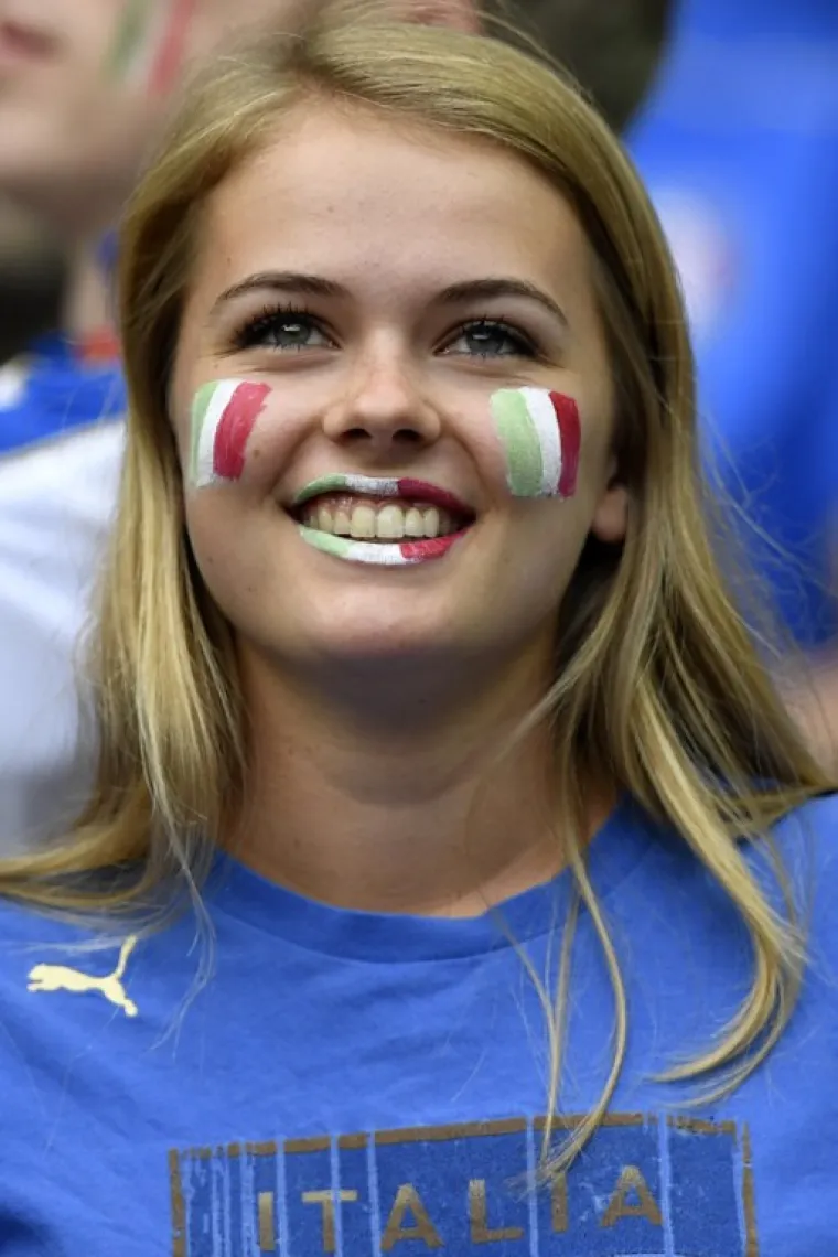 KOJE SU ZGODNIJE, &Scaron;PANJOLKE ILI TALIJANKE: Ljepotice okupirale Stade de France