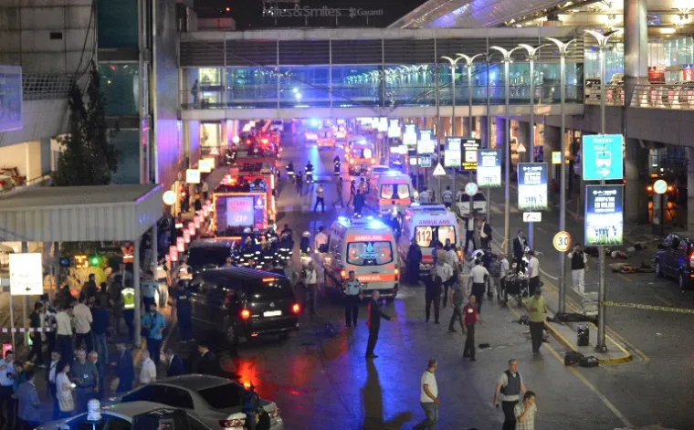 TERORISTIČKI NAPAD U ISTANBULU: Eksplozije i pucnjava u zračnoj luci, najmanje 28 ubijenih