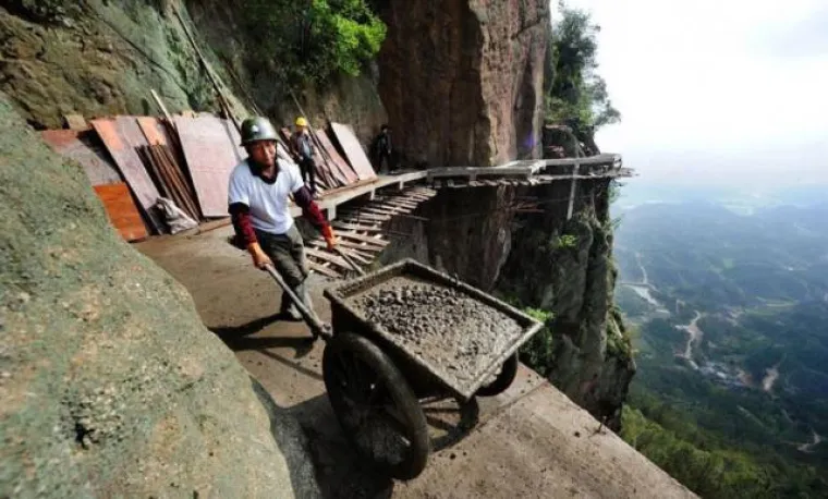 GROZNO VAM JE NA POSLU? Pogledajte na kakvim su sve poslovima zaglavili drugi, možda se predomislite