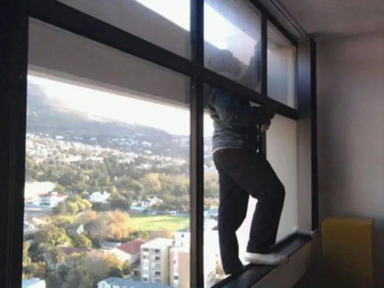 GROZNO VAM JE NA POSLU? Pogledajte na kakvim su sve poslovima zaglavili drugi, možda se predomislite