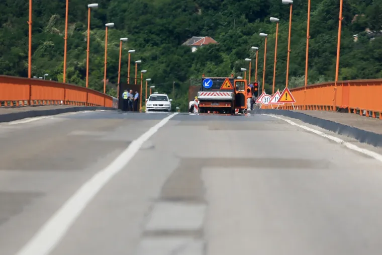 Policija na prijelazu Batina podigla ogradu od dva metra