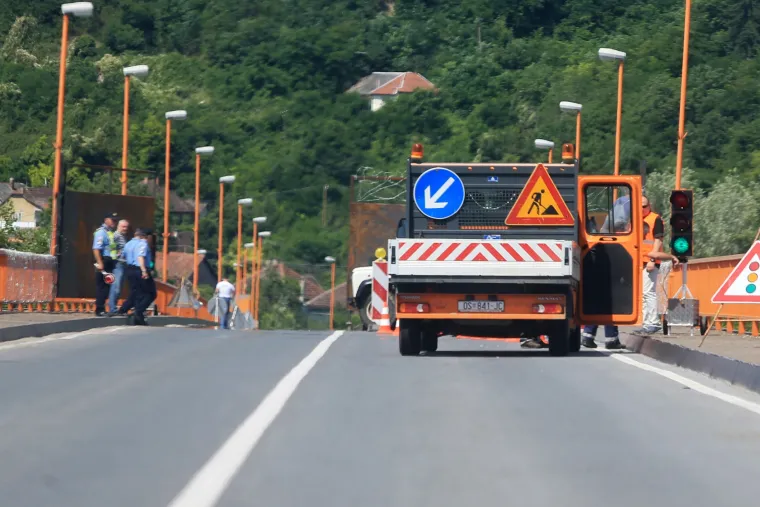 Policija na prijelazu Batina podigla ogradu od dva metra