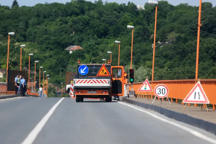 Policija na prijelazu Batina podigla ogradu od dva metra