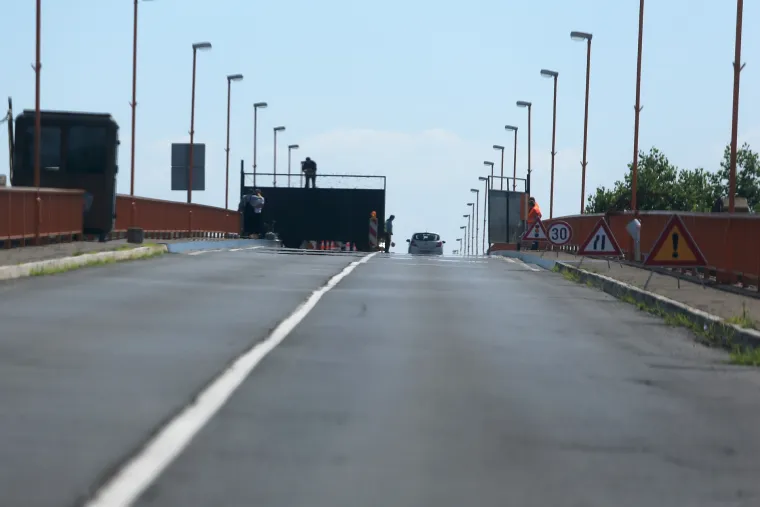 Policija na prijelazu Batina podigla ogradu od dva metra