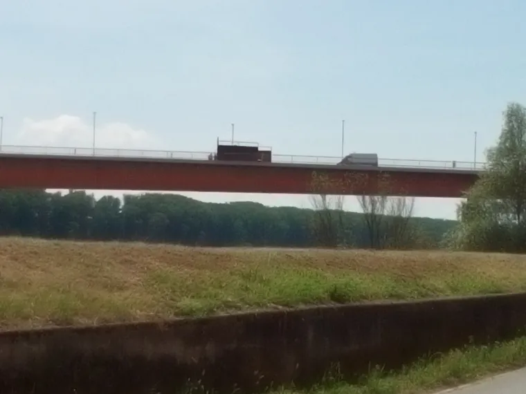 Policija na prijelazu Batina podigla ogradu od dva metra