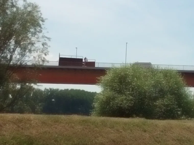 Policija na prijelazu Batina podigla ogradu od dva metra