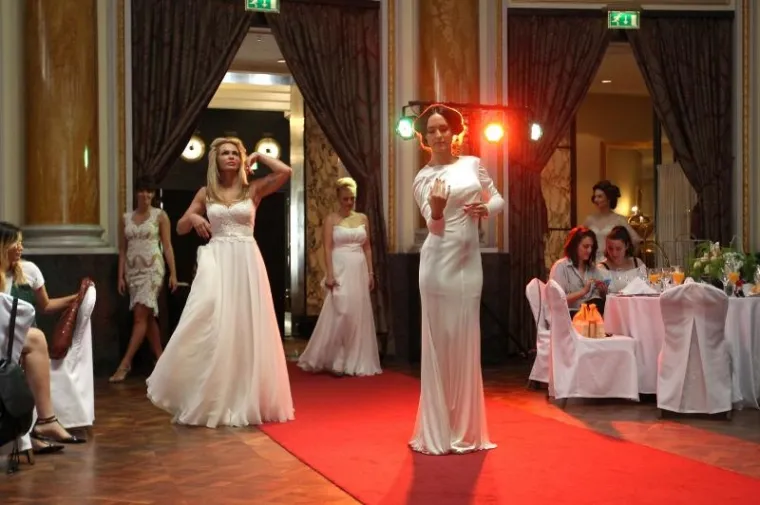 LANA JURČEVIĆ, NATALI, RENATA SOPEK... Pogledajte kako poznate i lijepe dame izgledaju u vjenčanicama Matije Vujice