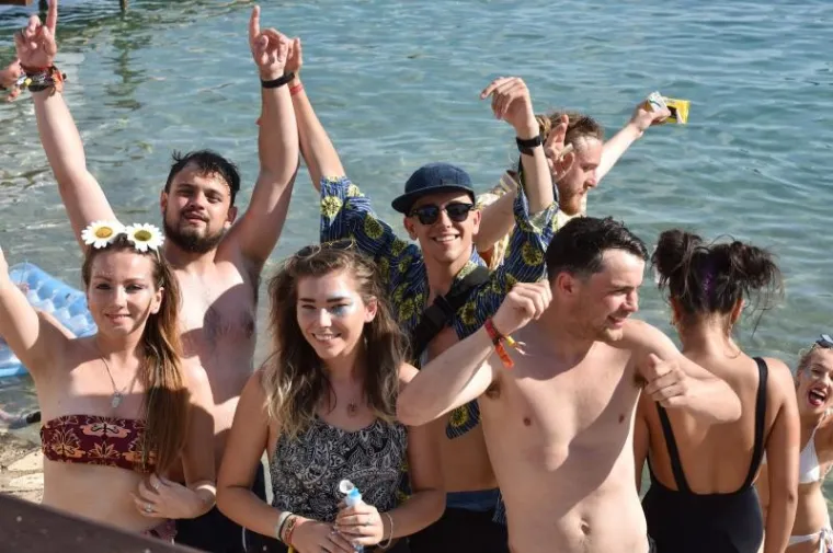 LJETO JE POČELO: U Tisnom je otvoren festival Love International