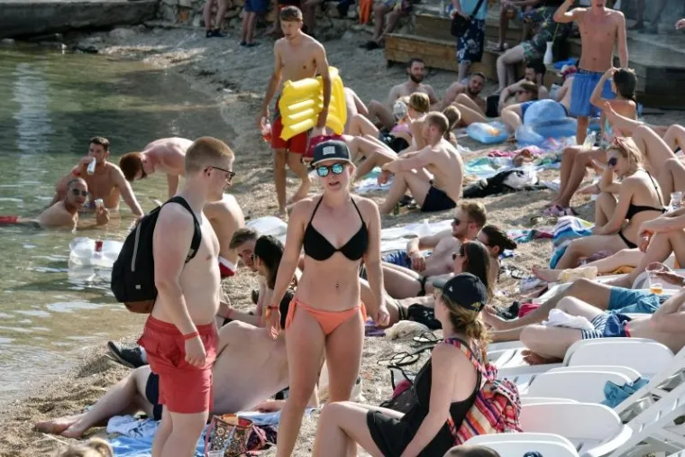 LJETO JE POČELO: U Tisnom je otvoren festival Love International