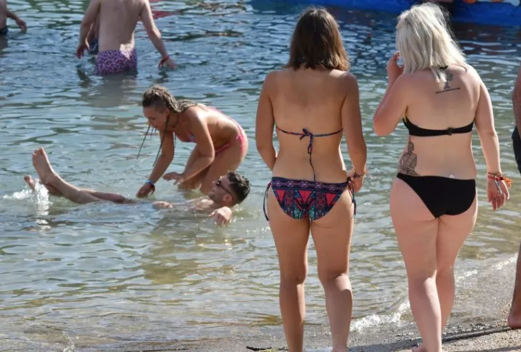 LJETO JE POČELO: U Tisnom je otvoren festival Love International