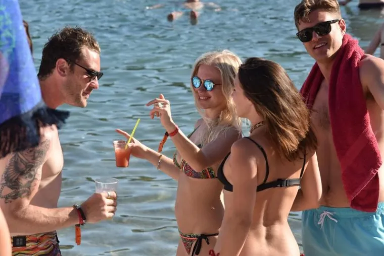 LJETO JE POČELO: U Tisnom je otvoren festival Love International