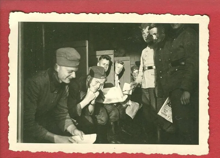 KOJI SE*ONJE! Netko je okupio bogatu kolekciju slika nacista kako obavljaju nuždu