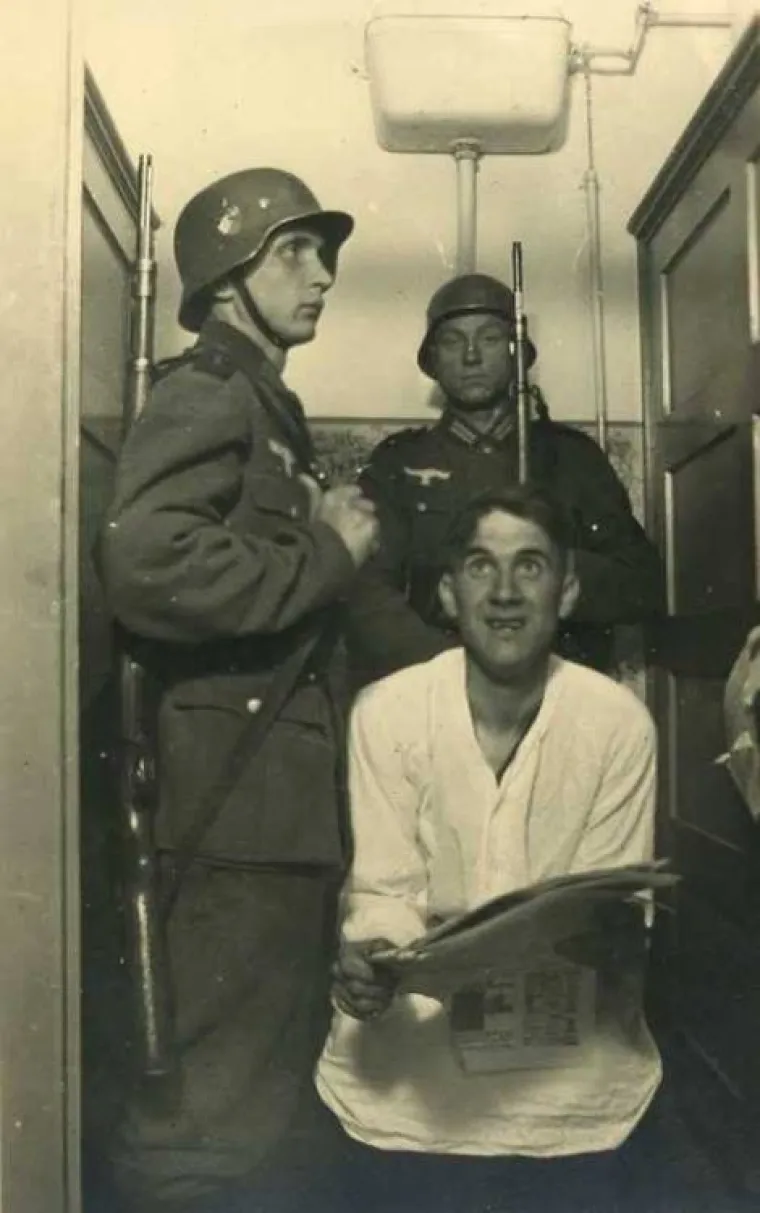 KOJI SE*ONJE! Netko je okupio bogatu kolekciju slika nacista kako obavljaju nuždu