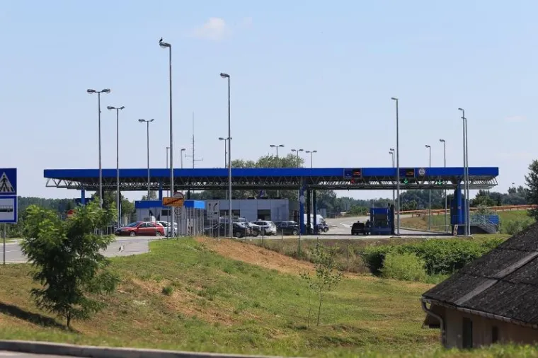 I HRVATSKA PODIŽE OGRADU: Kod graničnog prijelaza sa Srbijom niču barijere od dva metra
