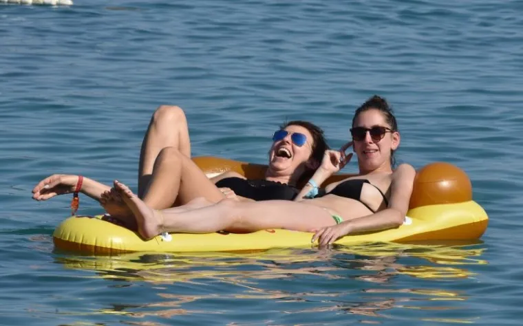 u ponudi je nekoliko različitih pozornica s mno&scaron;tvom izvođača