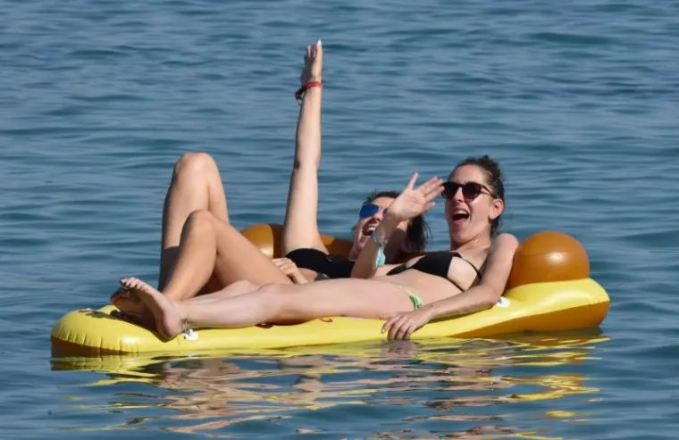 MA KAKVO ZRĆE! Na Love festivalu bikiniji su te&scaron;kom mukom obuzdavali grudi brojnih ljepotica