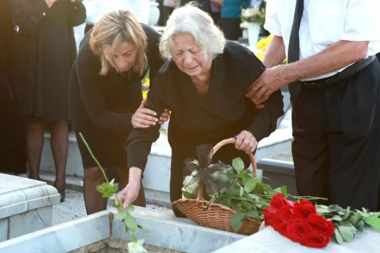POGREB POZNATOG TELEVIZIJSKOG UREDNIKA I NOVINARA: Obitelj i prijatelji oprostili se od Siniše Svilana