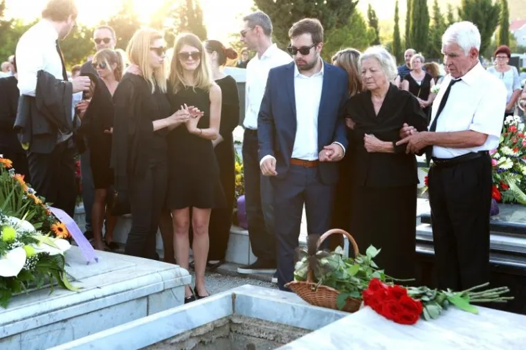 POGREB POZNATOG TELEVIZIJSKOG UREDNIKA I NOVINARA: Obitelj i prijatelji oprostili se od Siniše Svilana