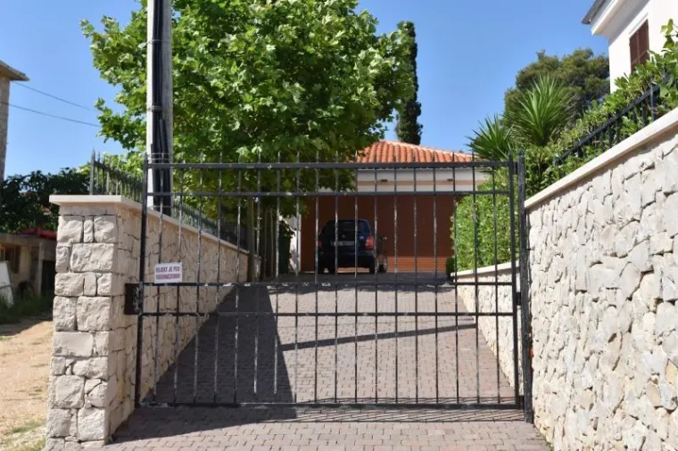 RAKITIĆ NAPUSTIO UGLJAN U PRATNJI ZA&Scaron;TITARA: u tijeku je policijska istraga za počiniteljem