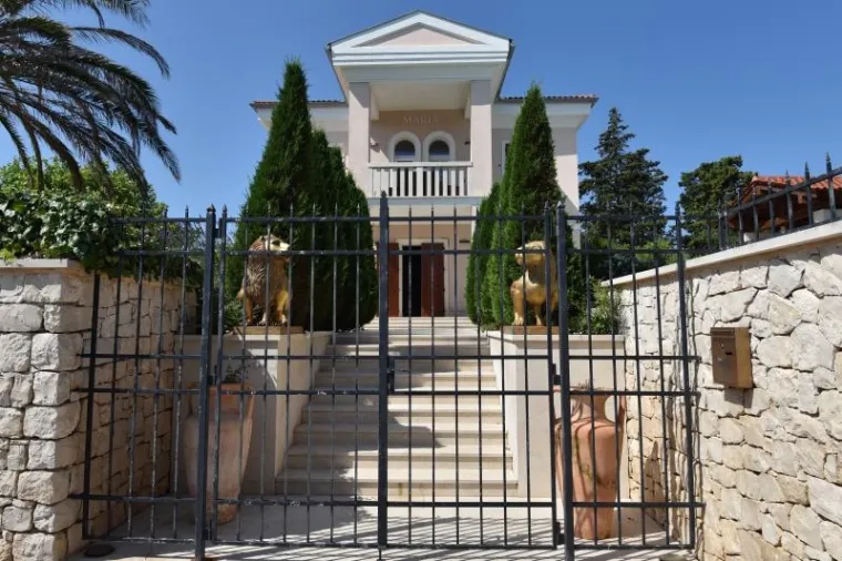 RAKITIĆ NAPUSTIO UGLJAN U PRATNJI ZA&Scaron;TITARA: u tijeku je policijska istraga za počiniteljem