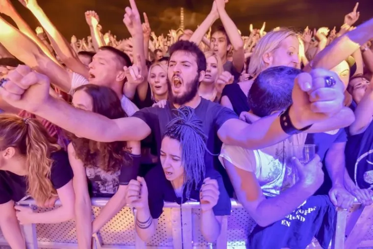 SPEKTAKL NA JAZINAMA: Pogledajte kako je izgledao koncert legendarnog benda Prodigy u Zadru