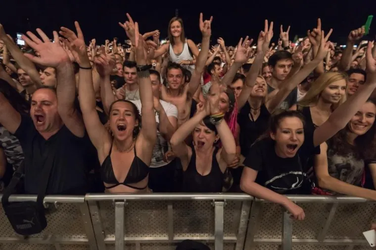 SPEKTAKL NA JAZINAMA: Pogledajte kako je izgledao koncert legendarnog benda Prodigy u Zadru