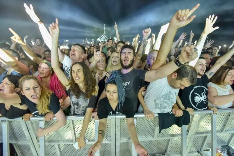 SPEKTAKL NA JAZINAMA: Pogledajte kako je izgledao koncert legendarnog benda Prodigy u Zadru