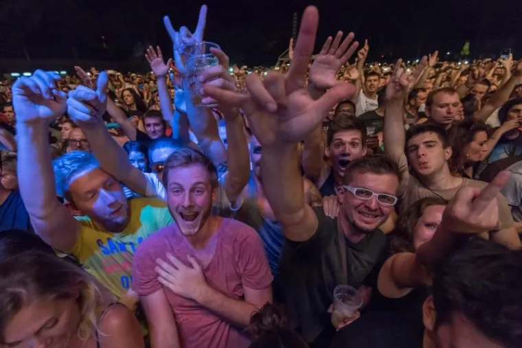 SPEKTAKL NA JAZINAMA: Pogledajte kako je izgledao koncert legendarnog benda Prodigy u Zadru