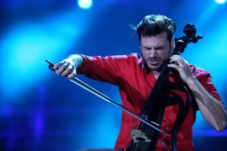 SPEKTAKULARNI KONCERT NA OTVORENOM: Pogledajte kako je izgledao nastup 2 Cellos pred tisućama Zagrepčana