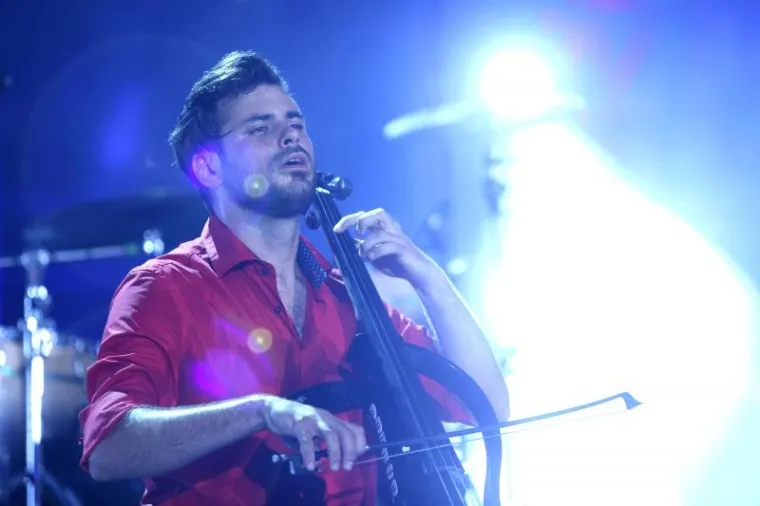 SPEKTAKULARNI KONCERT NA OTVORENOM: Pogledajte kako je izgledao nastup 2 Cellos pred tisućama Zagrepčana