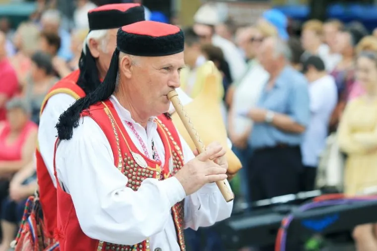 TRADICIJA SE NASTAVLJA: Održana svečana povorka povodom 50. Đakovačkih vezova