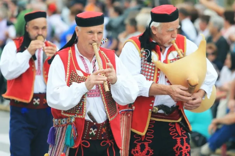 TRADICIJA SE NASTAVLJA: Održana svečana povorka povodom 50. Đakovačkih vezova