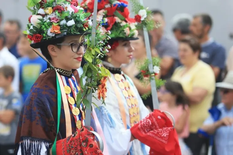 TRADICIJA SE NASTAVLJA: Održana svečana povorka povodom 50. Đakovačkih vezova