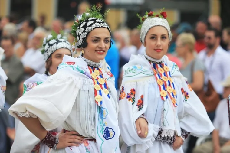 TRADICIJA SE NASTAVLJA: Održana svečana povorka povodom 50. Đakovačkih vezova