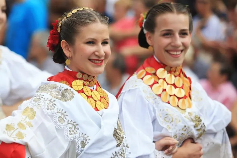 TRADICIJA SE NASTAVLJA: Održana svečana povorka povodom 50. Đakovačkih vezova