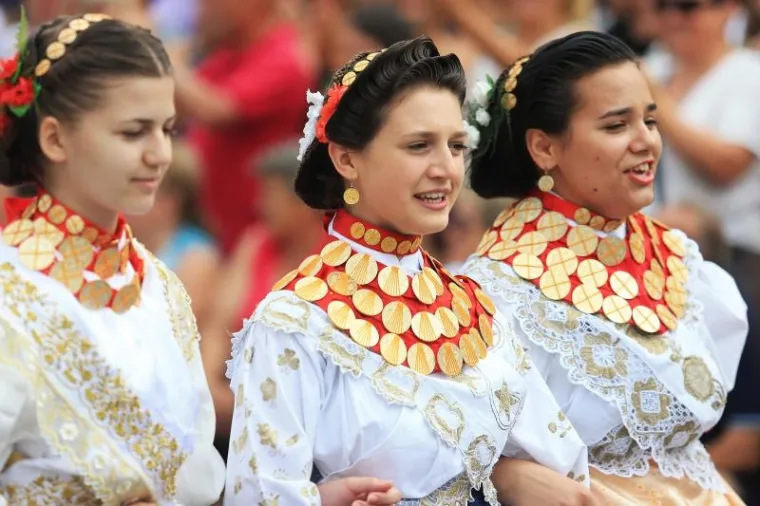 TRADICIJA SE NASTAVLJA: Održana svečana povorka povodom 50. Đakovačkih vezova