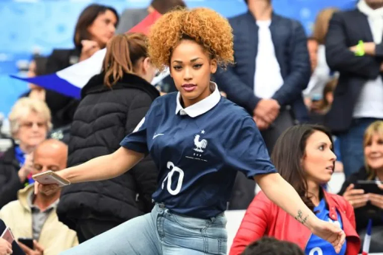 OH LA LA: Umjesto utakmice Francuske i Islanda neki bi radije gledali ove prekrasne navijačice na tribinama