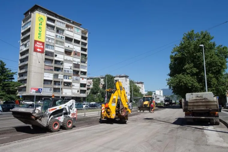 KOLAPS NA ZAGREBAČKIM CESTAMA: Radovi i prometne nesreće uzrokovali velike gužve
